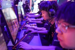 现场下起金色的雨 彩带提前曝光